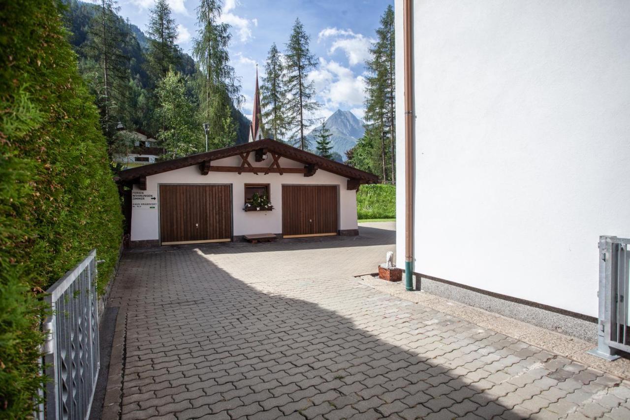 Haus Hrabovsky Apartment Langenfeld Bagian luar foto